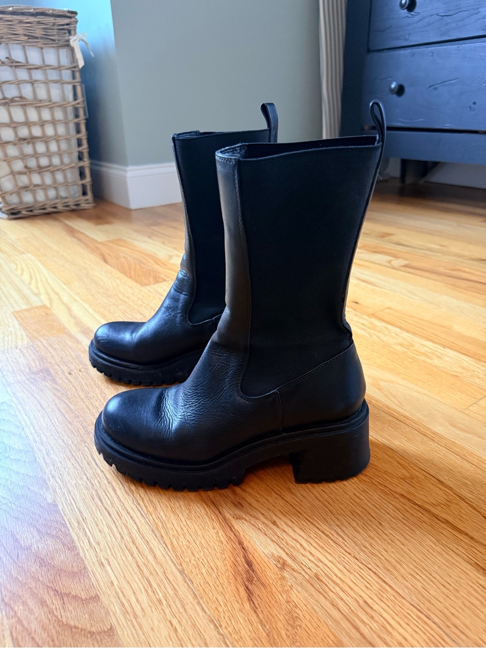 Steve Madden Black Leather Chunky Chelsea Heeled Boots